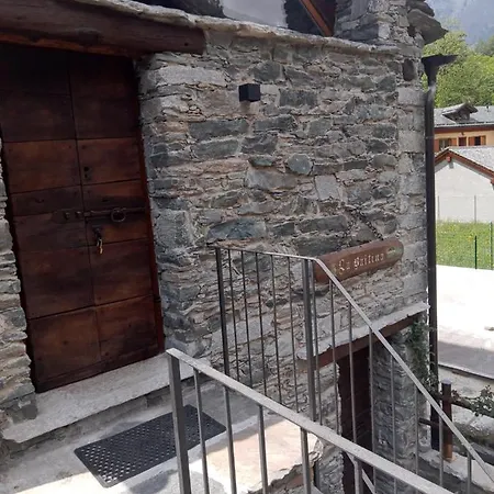 Casa Vacanza La Baitina Tatil Evi